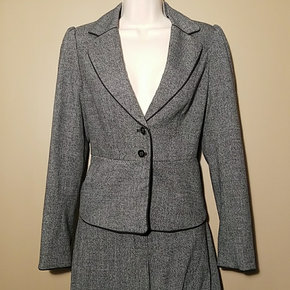 🌷White House/Black Market Pant Suit Size 2🌷